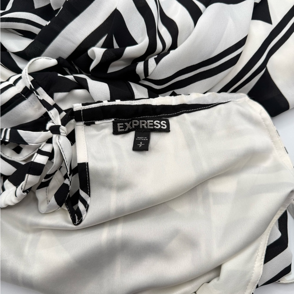 Express Geometric Print Black White Halter‎ Handkerchief Hem Maxi Dress Size S - Picture 9 of 10